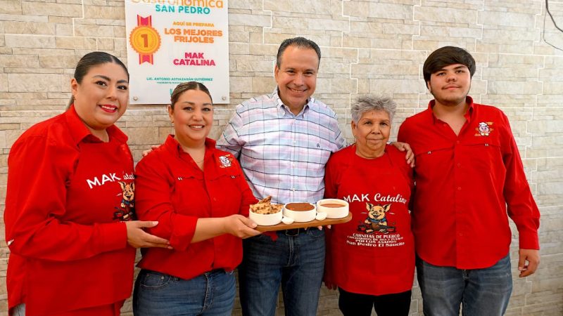 Toño Astiazarán entrega reconocimientos a ganadores de muestra gastronómica en San Pedro