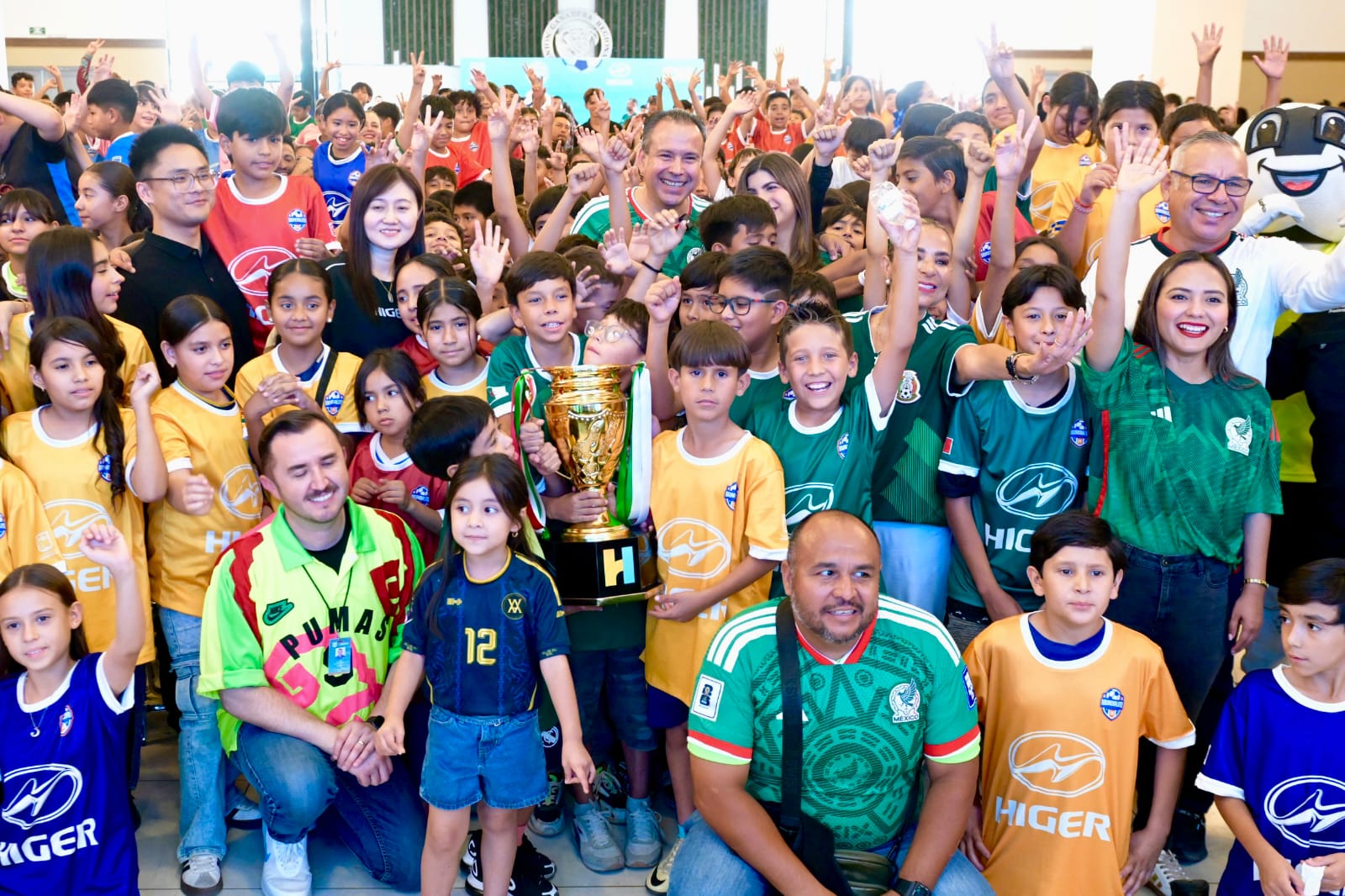 Inicia Toño Astiazarán la fiesta futbolera en Hermosillo con Mundialito H