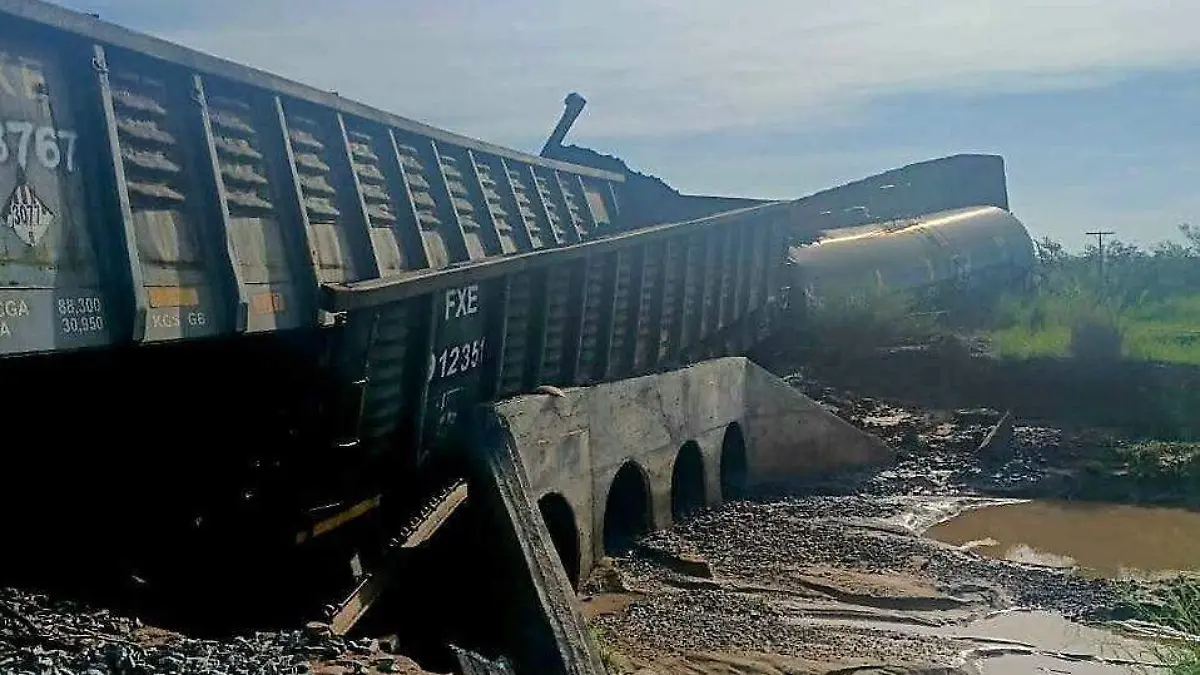 Descarrilamiento de tren en Naco derrama 65 mil litros de químico y mantiene bajo vigilancia ambiental al Ejido Cuauhtémoc